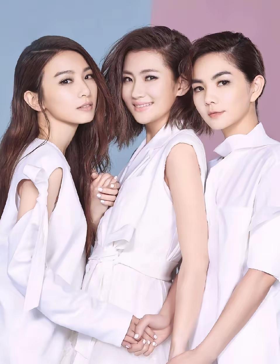 中间是任家萱吗？她和田馥甄我很难分清，只有陈嘉华一眼就看出来化化妆，収
