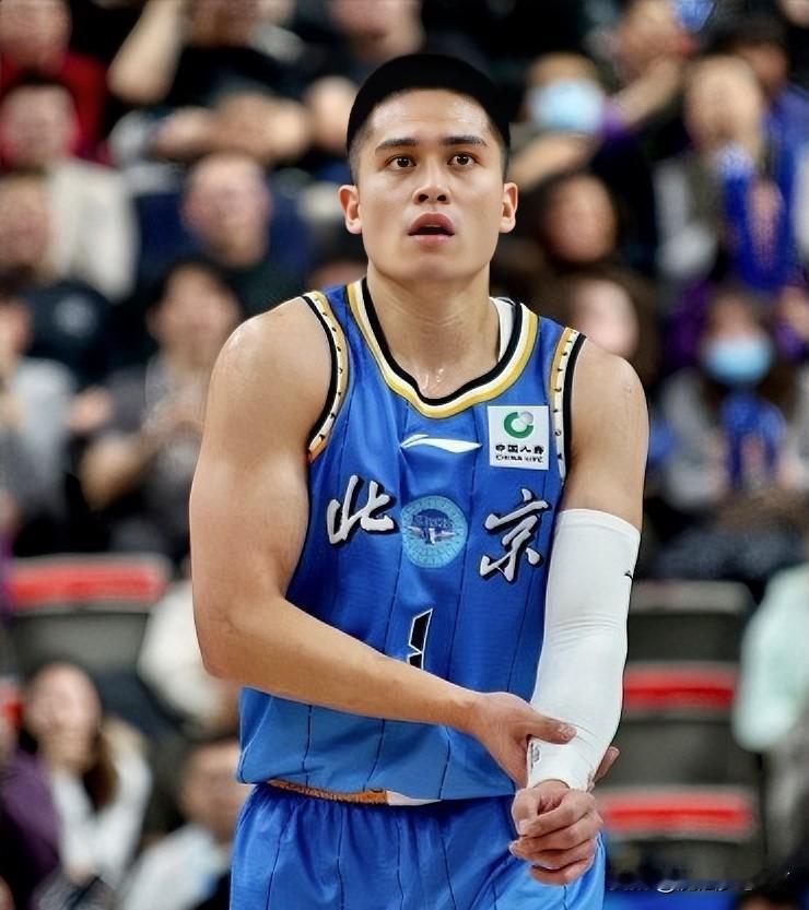 我倒是有个预感，陈盈骏赛季刚开始状态就这么好，中国男篮下一个窗口期对阵台北