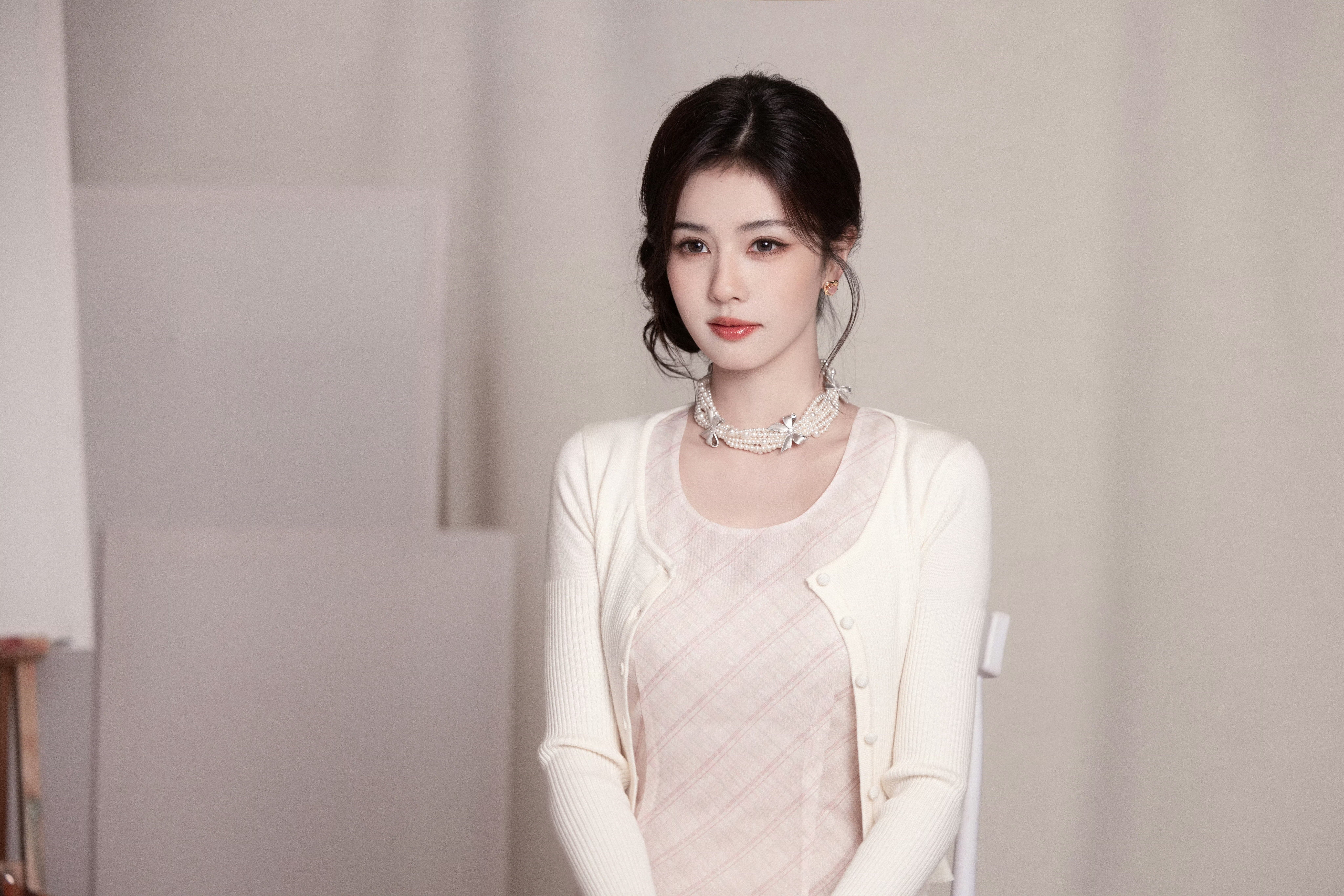 白鹿白鹿王韵娜白鹿开到荼蘼“黄昏漫过楼宇，耳