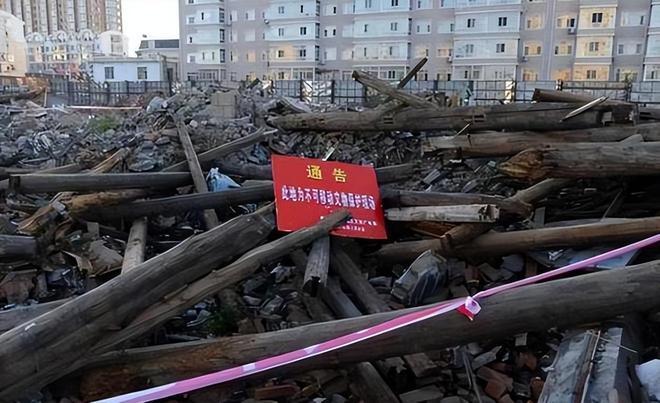 2016年，一群不速之客闯入空军之父刘亚楼家中，无公示、无手续将他的故居强行野蛮