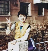 演员雷佳音1983年出生于鞍山市铁东区，家境很是一般，他曾表示：“我上大学时，我
