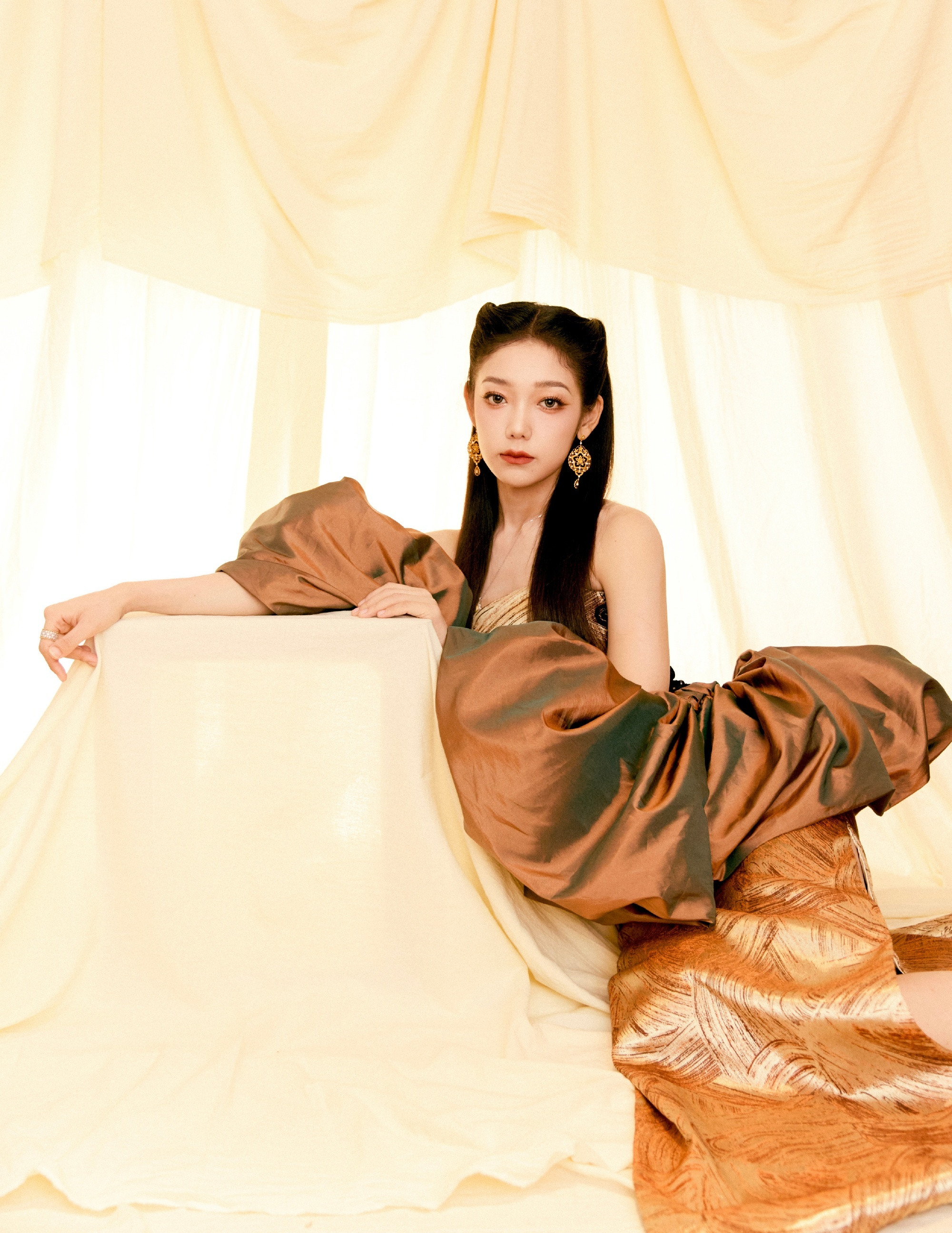 希林娜依高，金色灿灿，华韵东方，绝色曼妙。希林娜依高