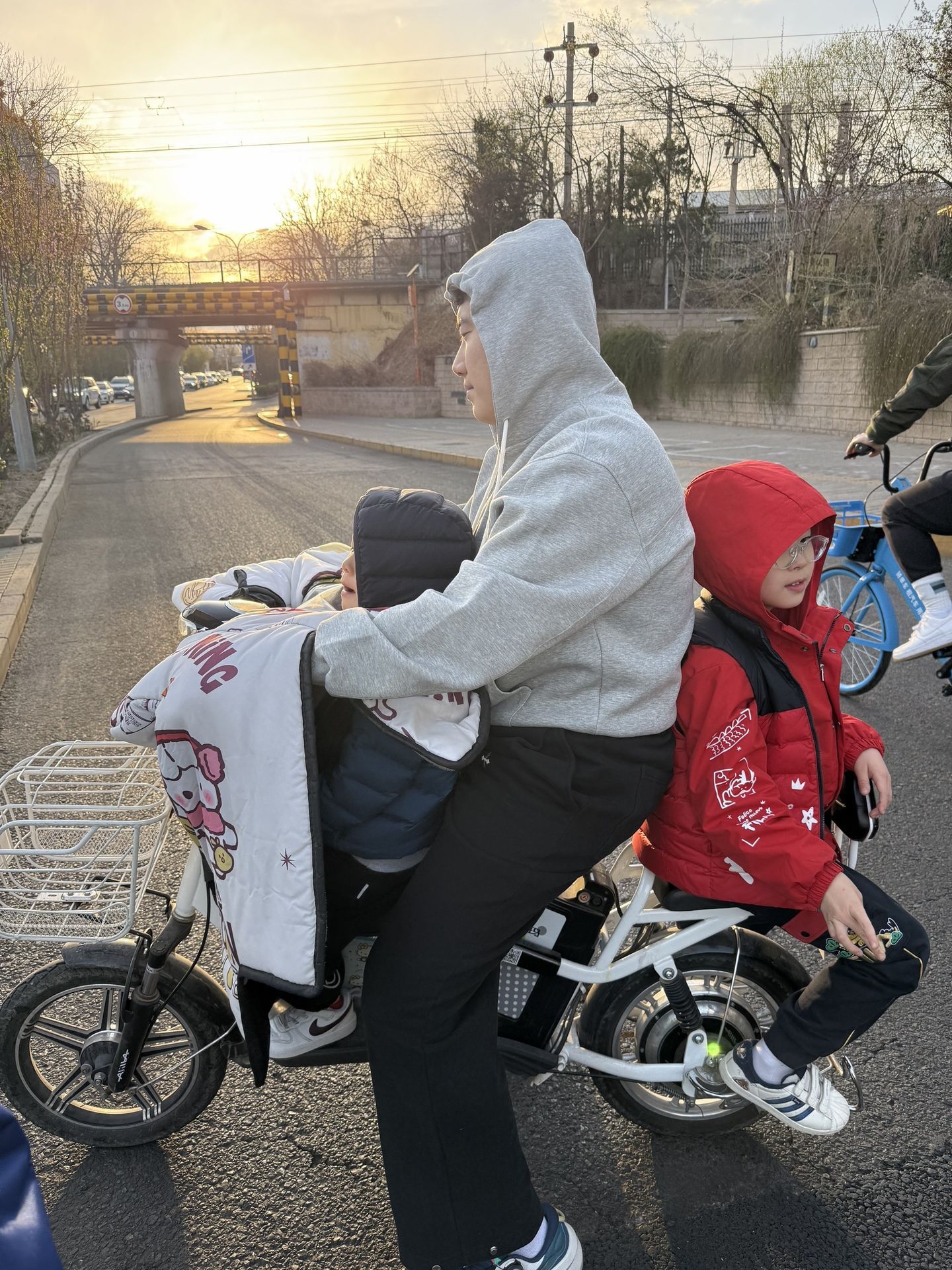 梁靖崑发文告别20252025杀青大吉今年剧本虽有起伏希望明年所求皆如愿