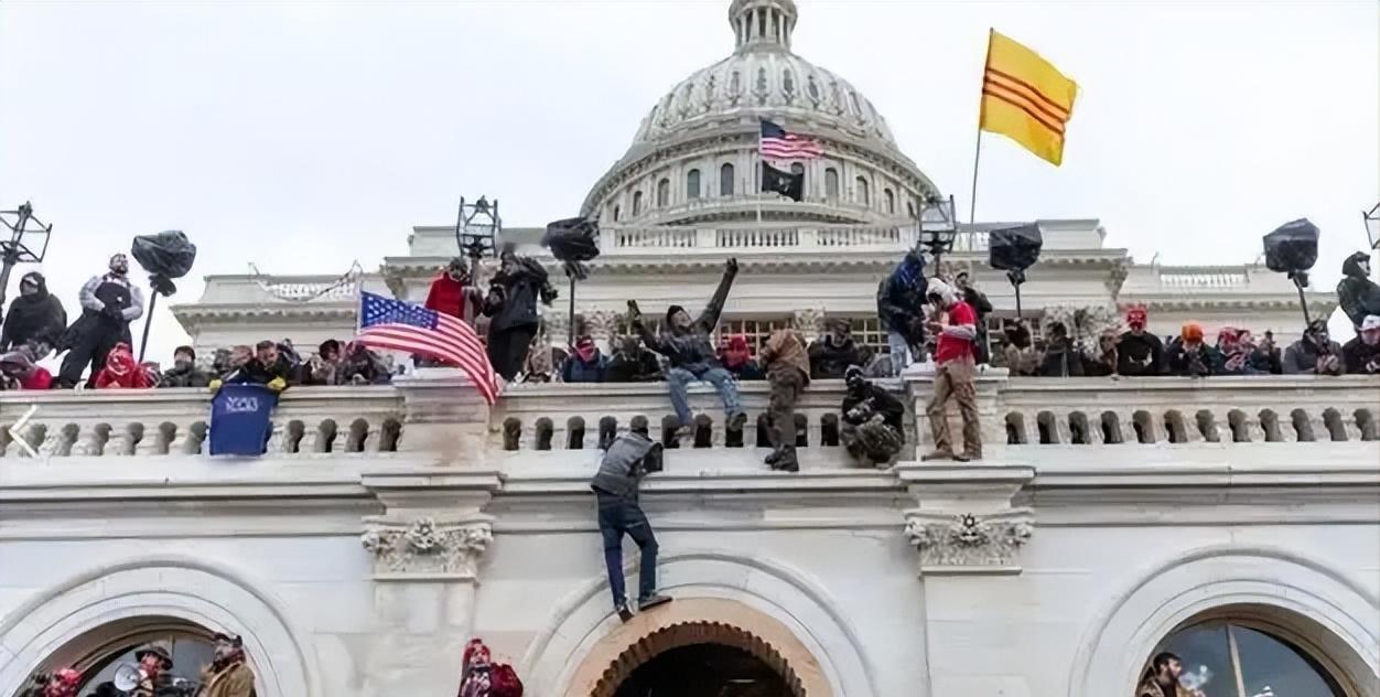 美国为何不担心自己国家发生革命？因为说白了，美国政府是真杀人，华尔街闹事的带头人