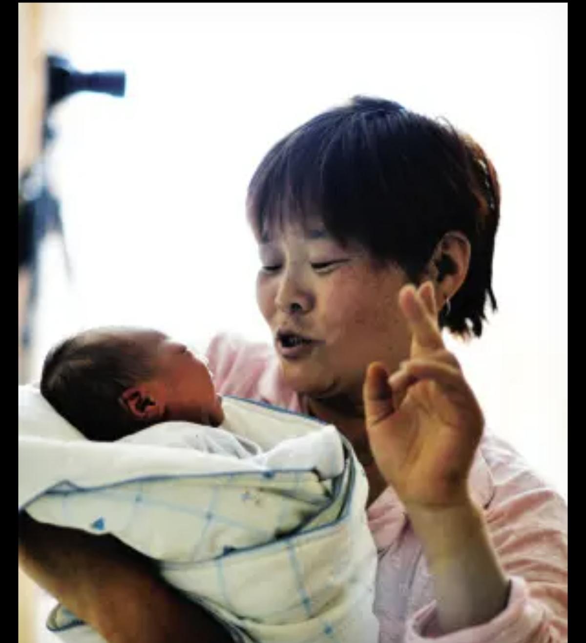妹妹家的女儿招聘保姆照顾她的刚出生的儿子，也就是招聘月嫂。有人给她介绍一个月嫂，