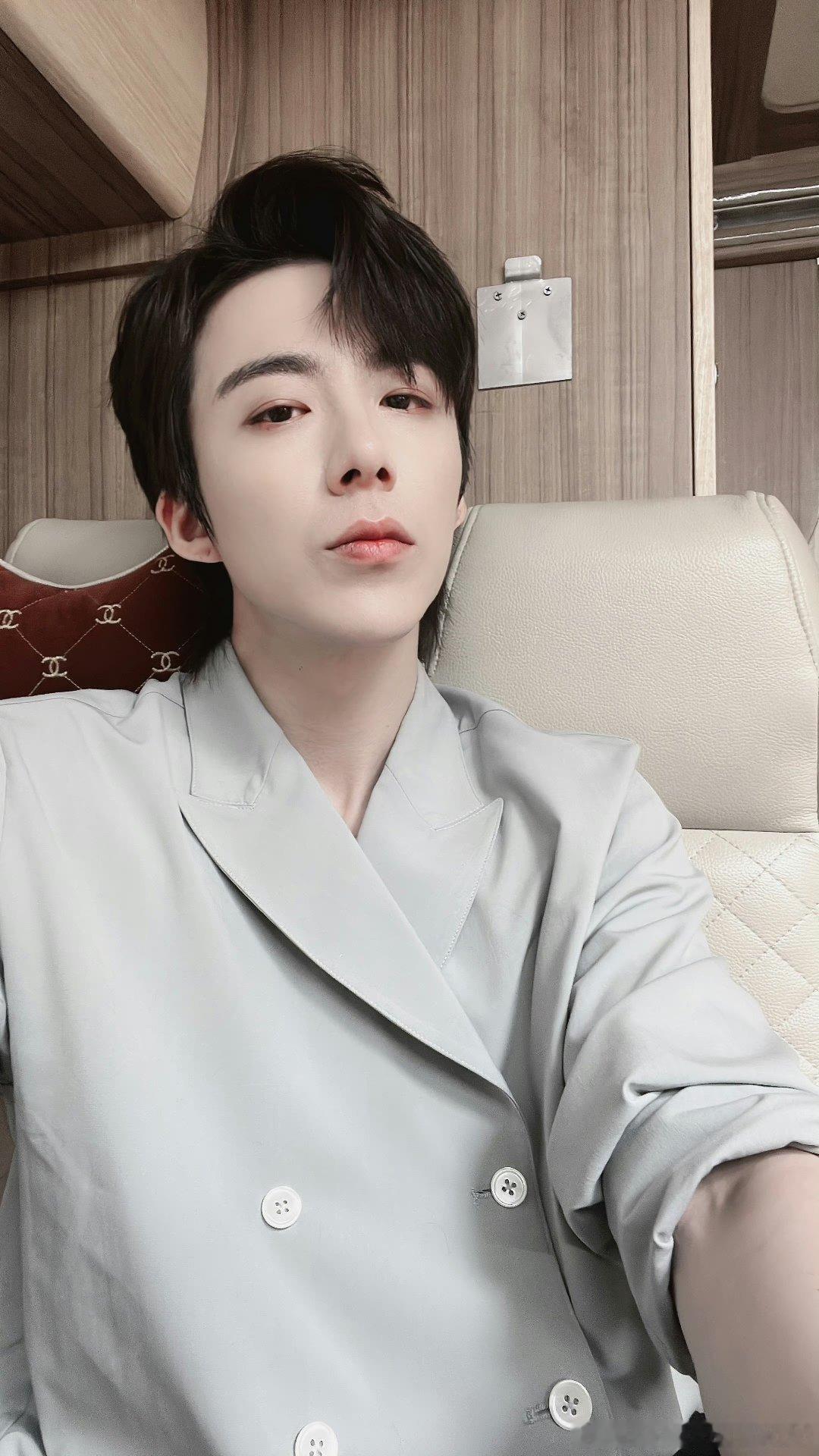 两个小萌物♡小呆和哥哥~哇~♡~好想rua~好可爱ᰔᩚ刘呆米刘宇宁直播