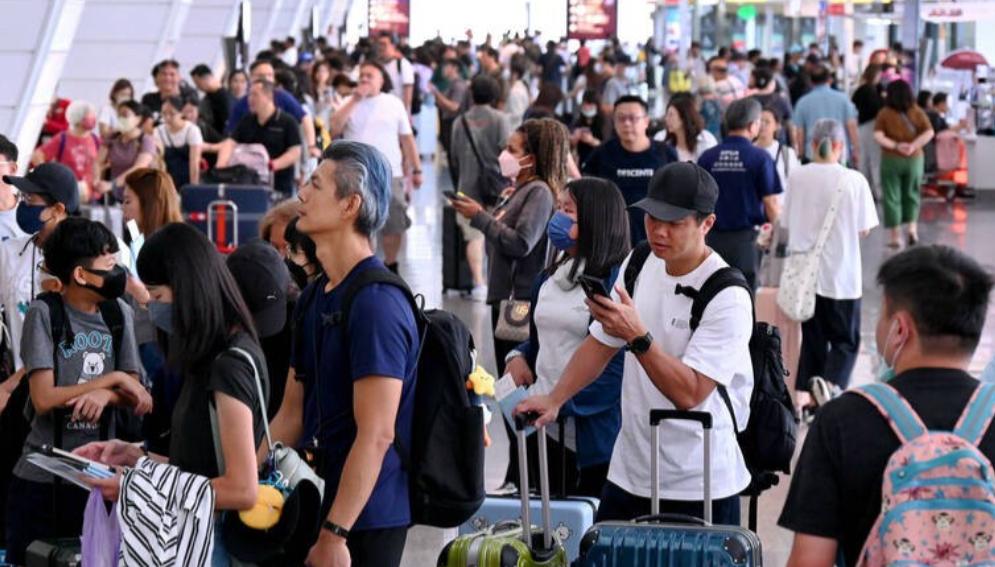 把航班信息里的“中国”两个字涂掉——这事儿听起来匪夷所思，但真有人这么干了，还不