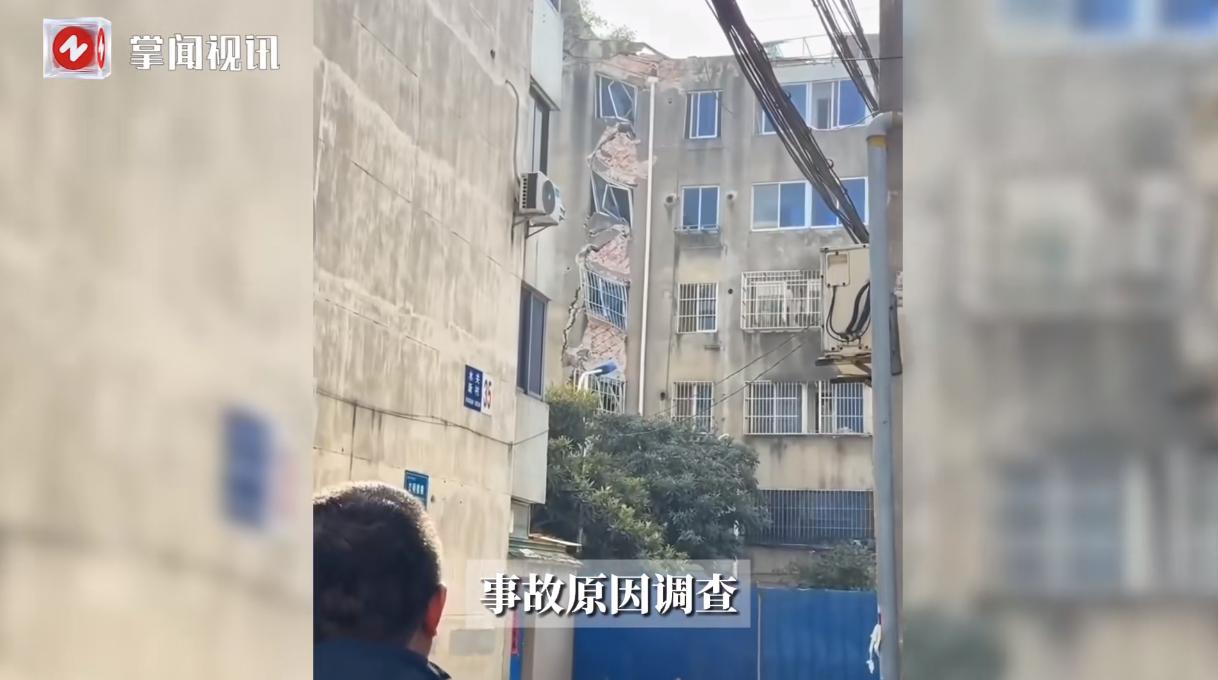 “太吓人了！”11月1日，江苏丹阳，一小区居民在半夜突然发现整个楼体出现了晃动，