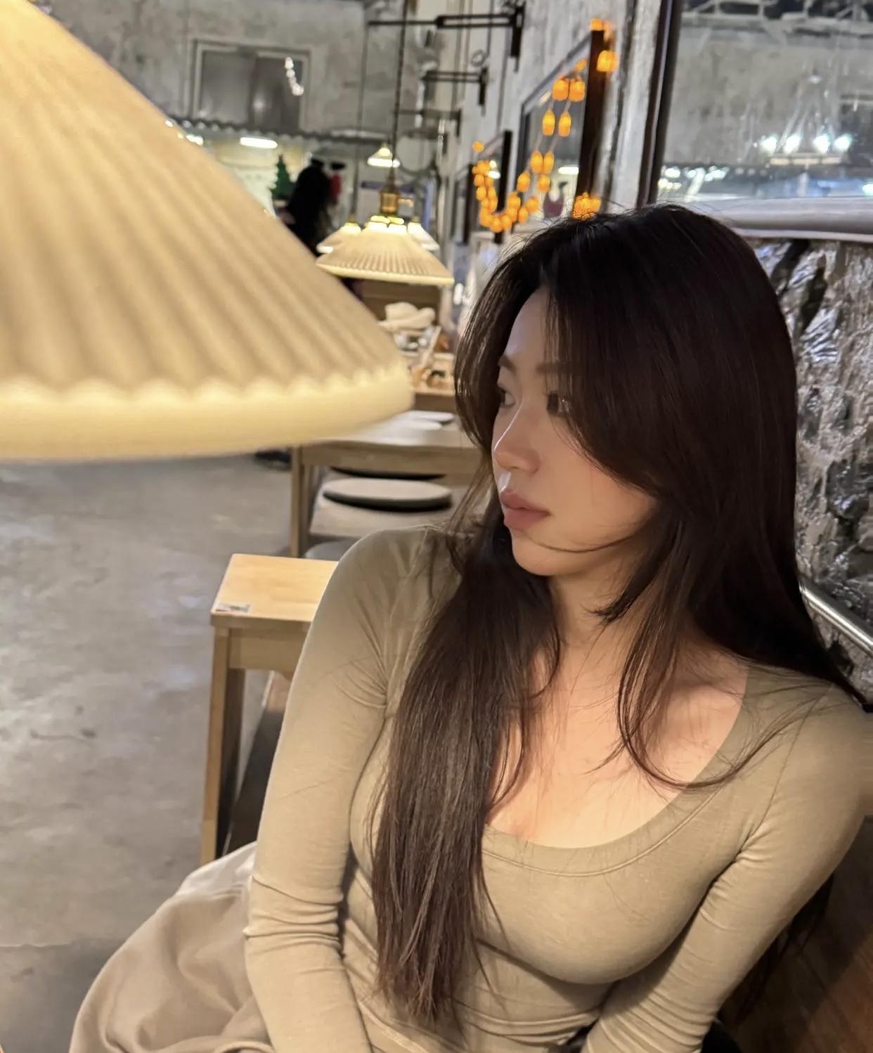 我就一个独生女，我准备养她一辈子的。我俩都规划好了，我干到退休，退休前她花我工资