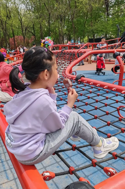 关于要不要激娃，几位网红专家的看法出奇的一致：大冰：这个年代饿不死人，孩子