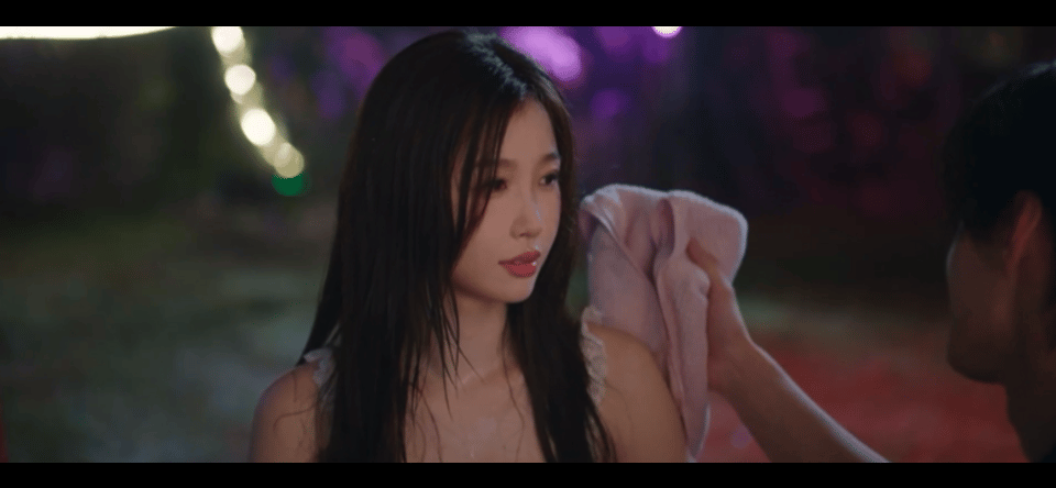 眼神会出卖每一个心动的人双轨11集好甜俩人待一起，不言语都甜。姜暮那眼神，喜欢都