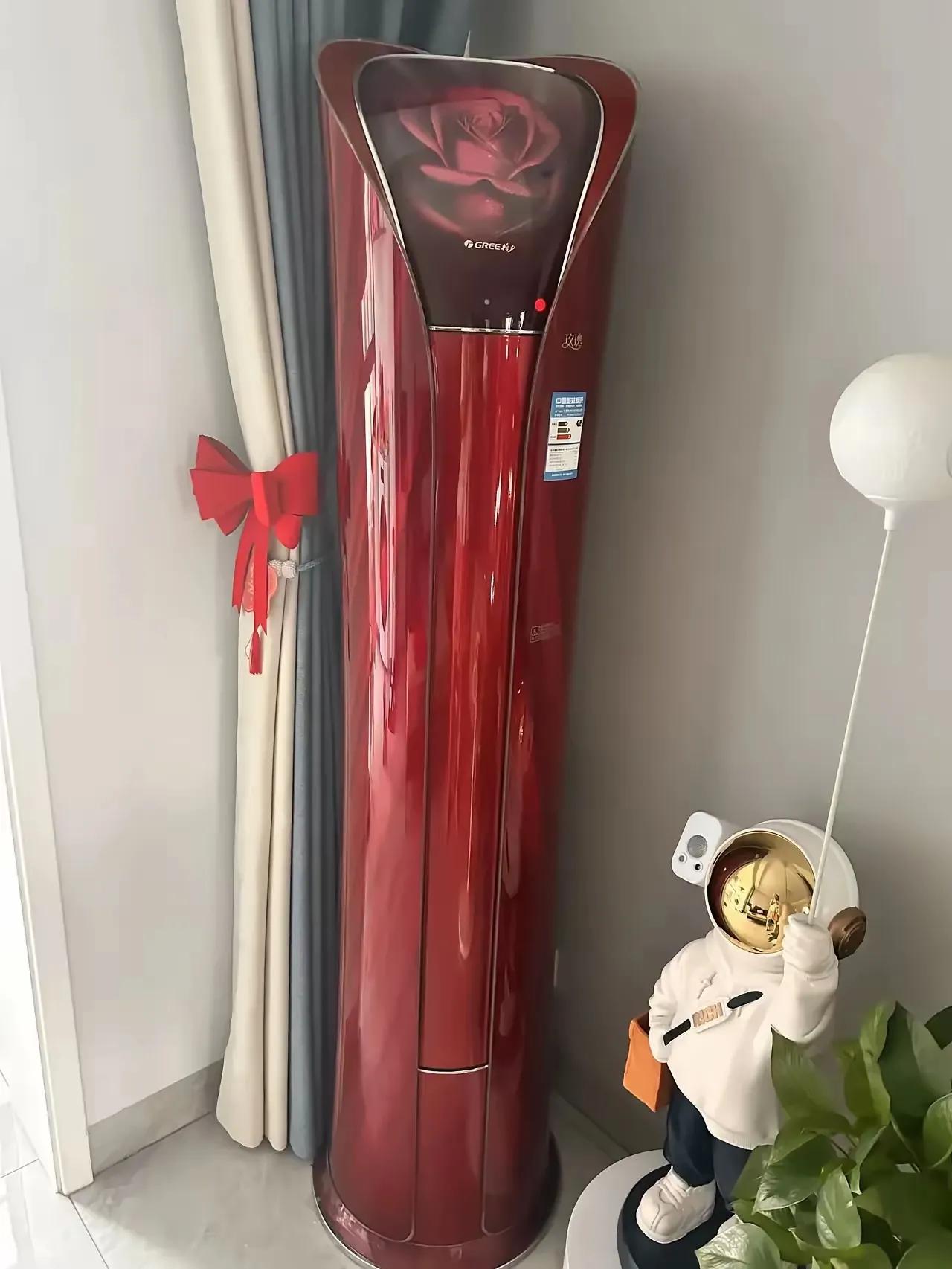 格力空调丑是丑，但它的质量确实好，这不是吹捧它，实话实说。家里的空调用了七八年