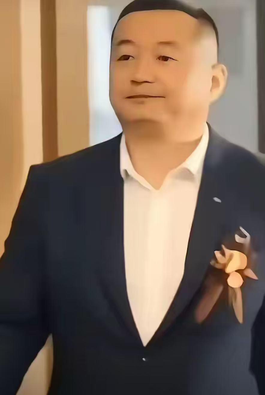 金某的父亲到底是何方神圣到现在还没露过一次面，家里出了这么大的事，金父亲