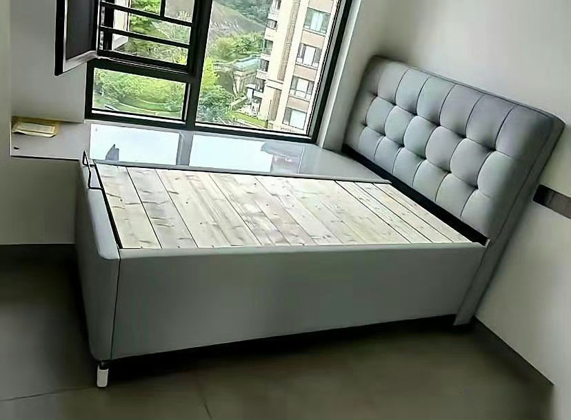 邻居家的装修一半是床，一半是飘窗。​​​​