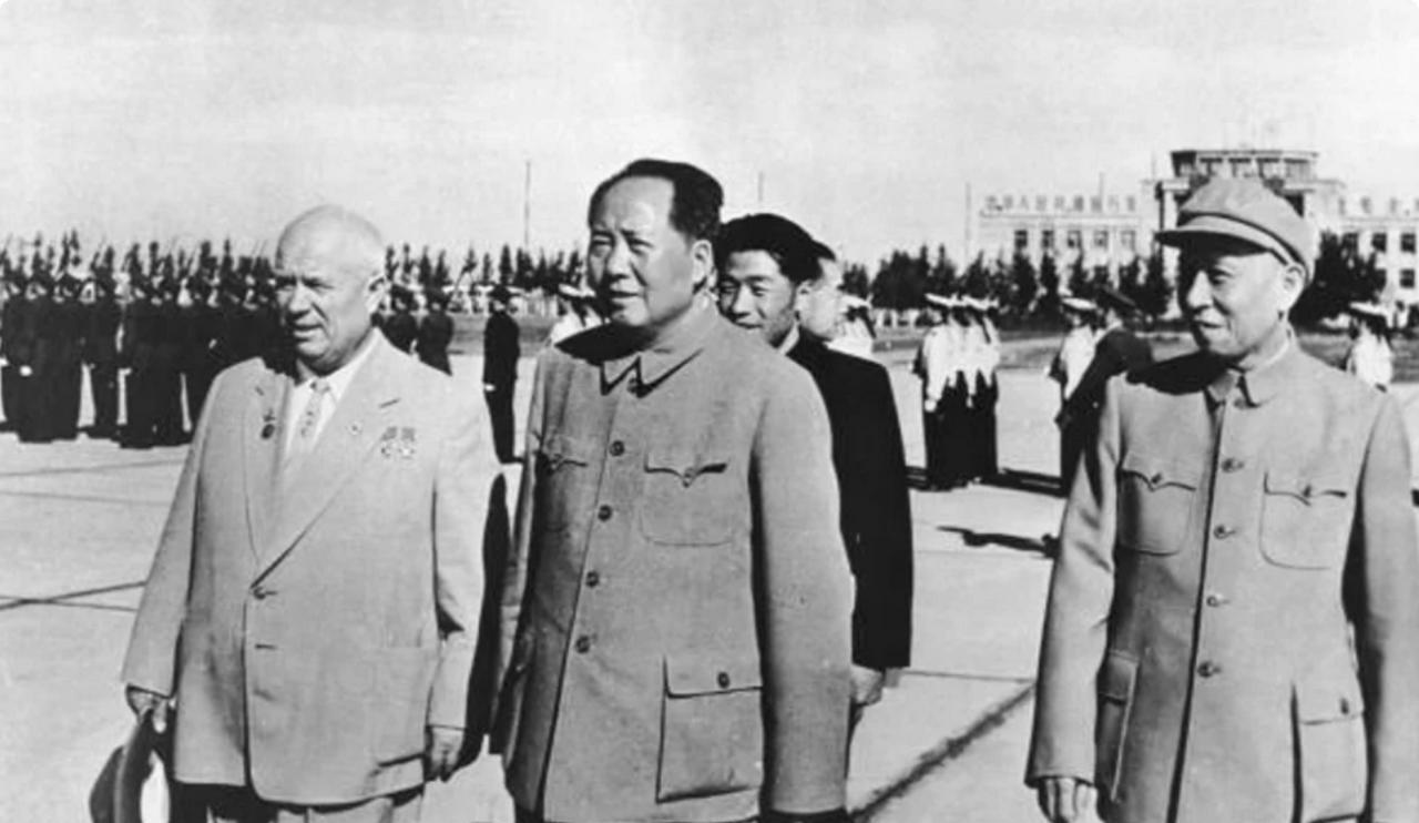 1959年9月30日下午毛主席在钓鱼台迎宾馆同赫鲁晓夫等人谈话。毛主席说：美国