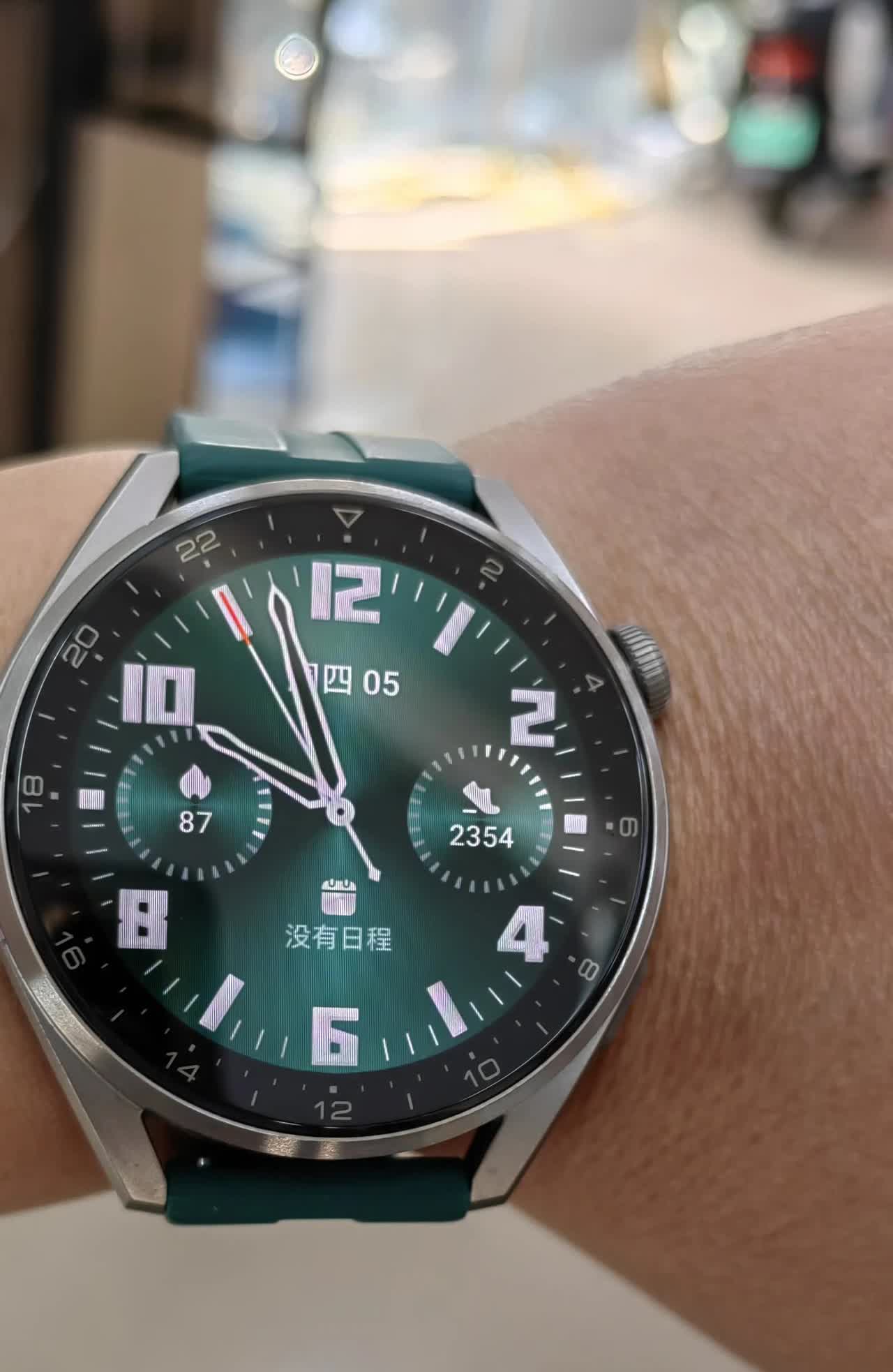 买了好几个华为手表了。现在是watch3pro，带esim支持的。买之前一直心