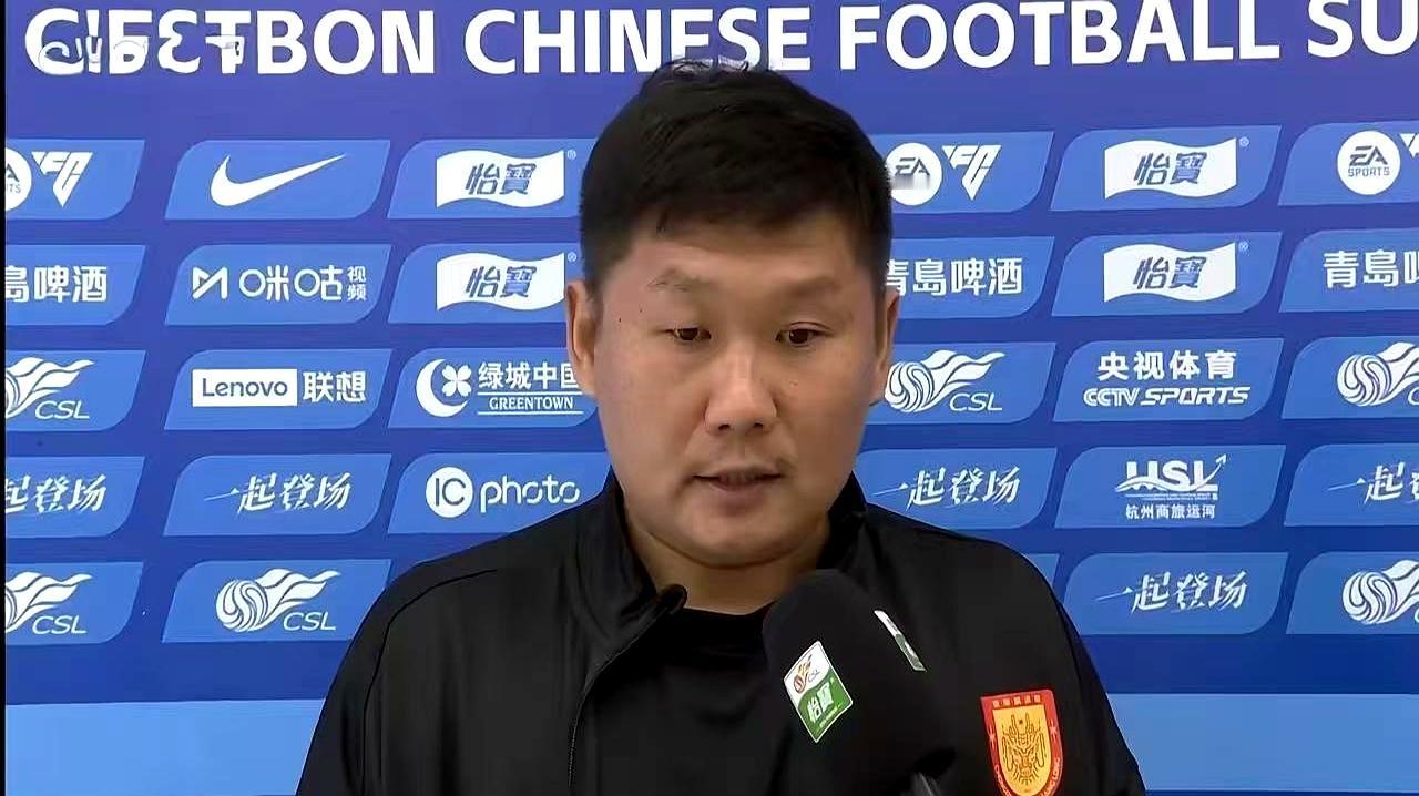 中超教练自掏腰包帮球员交罚款，这事儿你们听过吗？重庆铜梁龙对阵浙江队时，