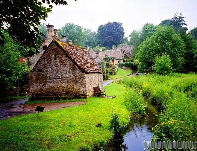 现在农民生活苦吗？我怎么感觉现在的农村就和欧洲一样呢？不信你看看，现在欧洲的农