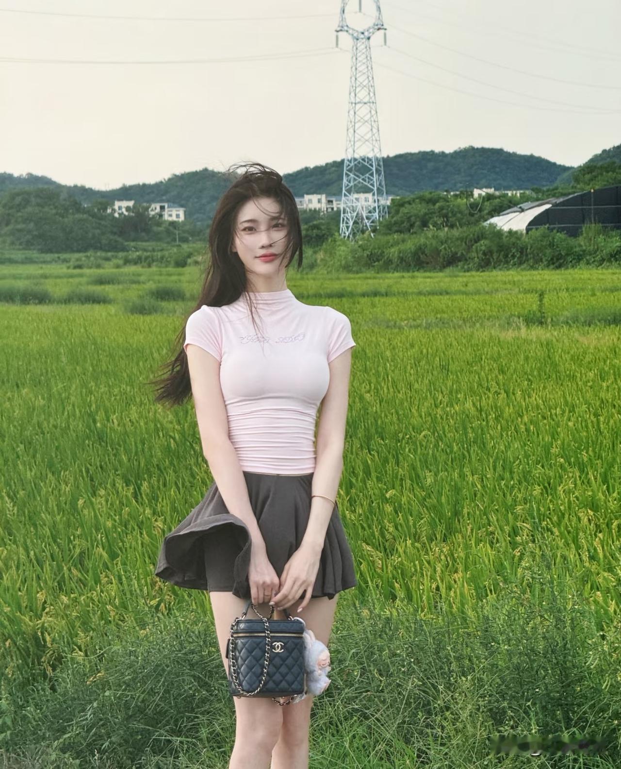 女人要么脑子灵光会弄事，要么你就笨，但是会认人听话懂事。最怕的就是是，脑子笨