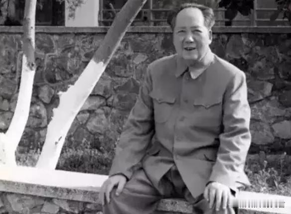 1600多位将帅，个个是人中龙凤，为什么唯独“服”毛主席？咱们刚才算了一笔账