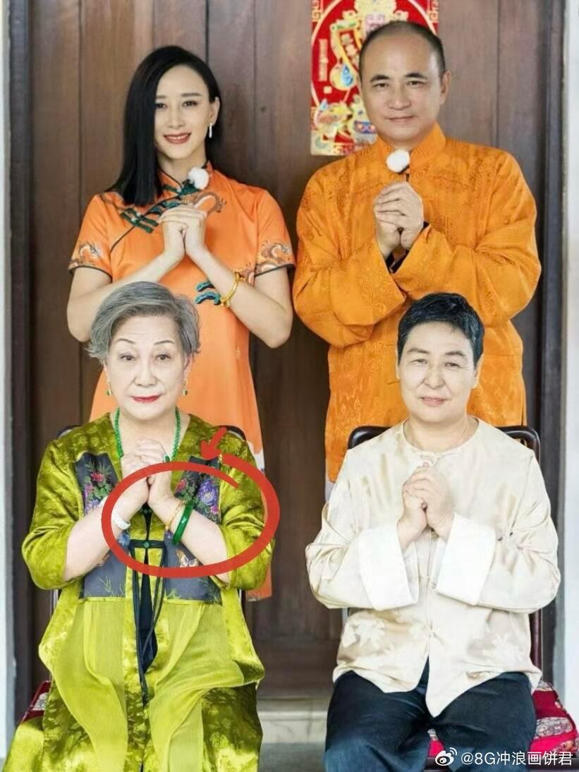胡静嫁富商，婆婆的手镯价值北京一套四合院~​​​