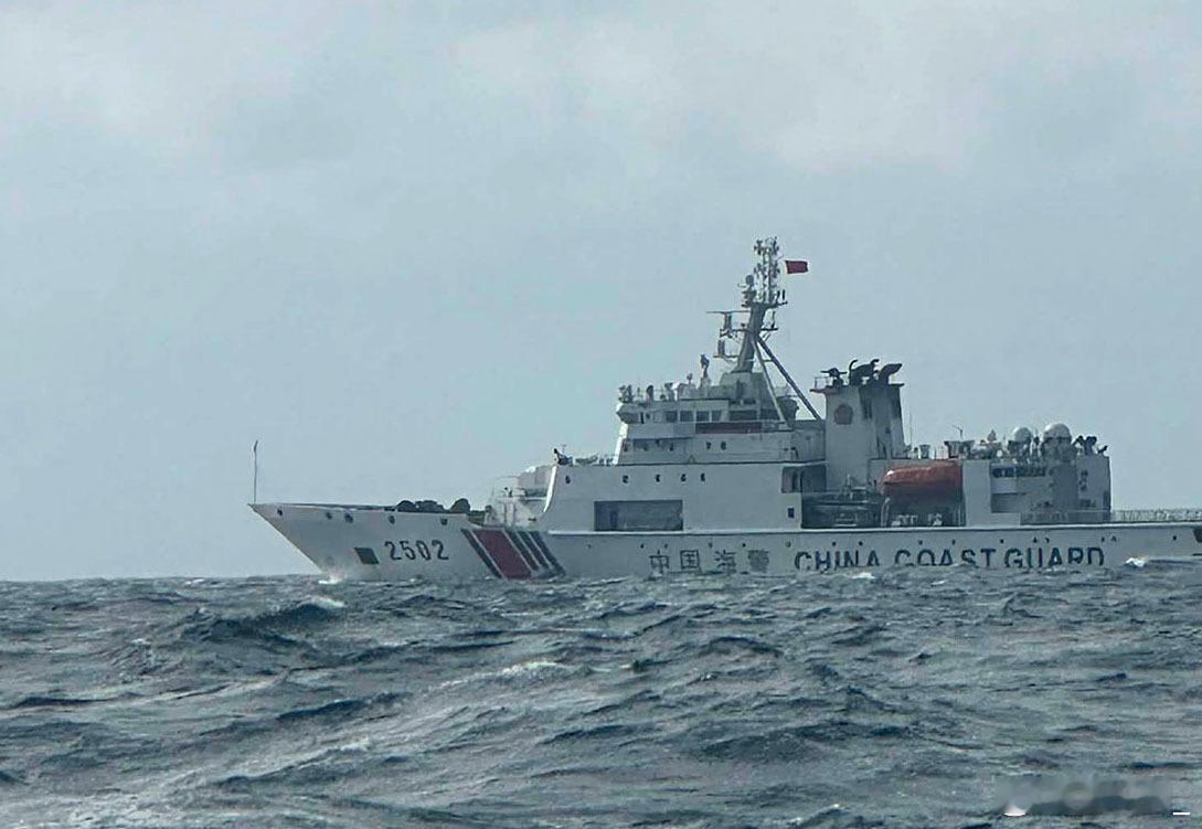 彭博称中国海警舰艇近月开始在台湾以东海域展开巡逻，根据船舶追踪数据计算，巡逻覆盖