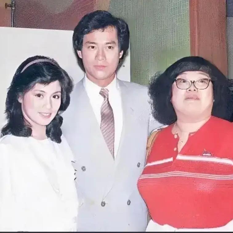 有一天，郑少秋对沈殿霞说：“哎，你可以生孩子了，我再给你三年的机会，假如你没有怀