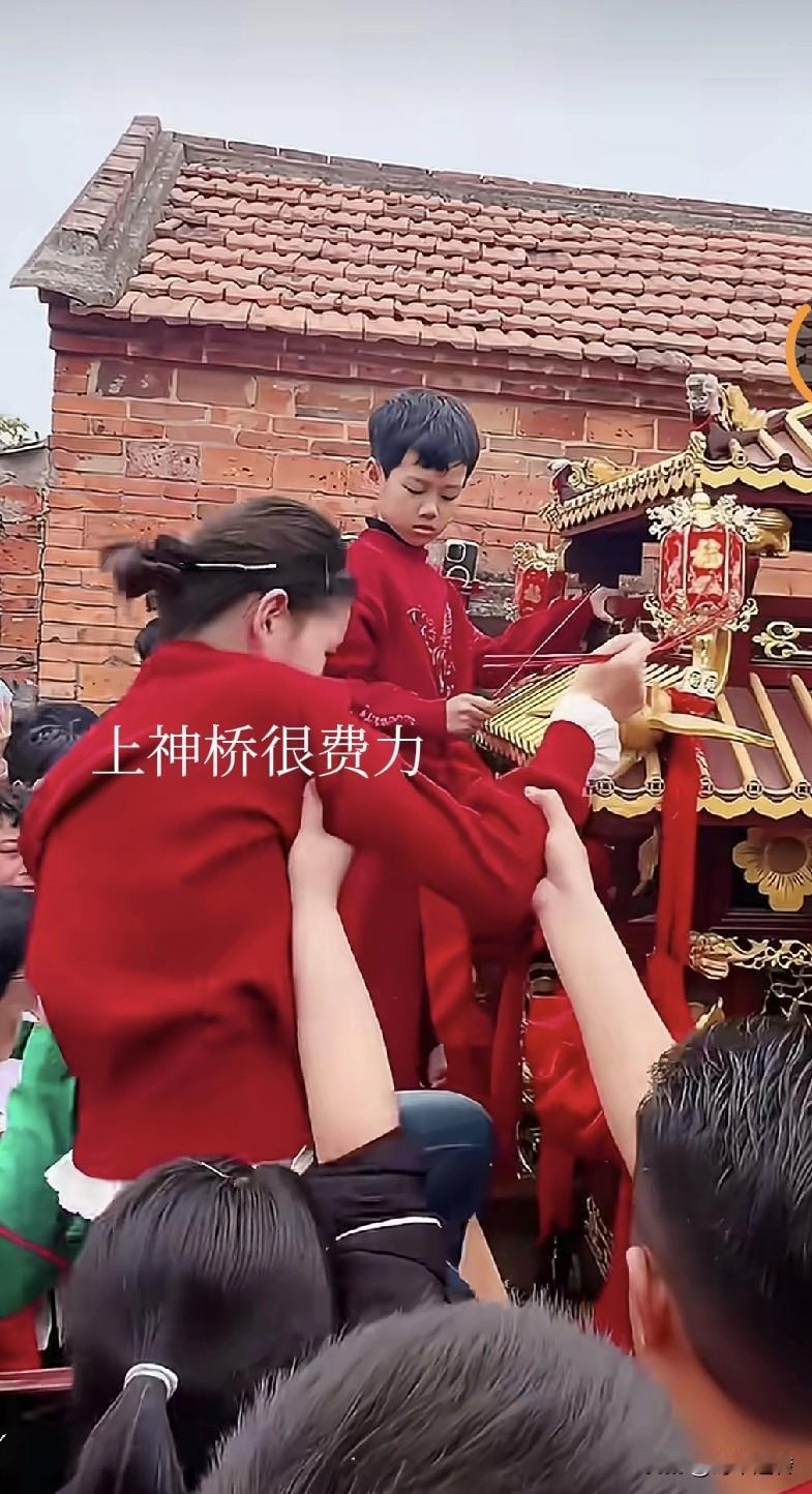 真是越描越黑！看到官方正式出面，对拾石村妈祖出游纠纷作出权威定性与解读，我心中