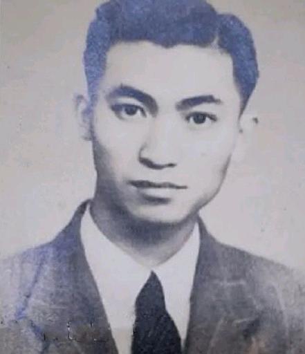 1949年，重庆解放前一天，一位红色特工身中27枪，壮烈牺牲。不久，他新婚4个月