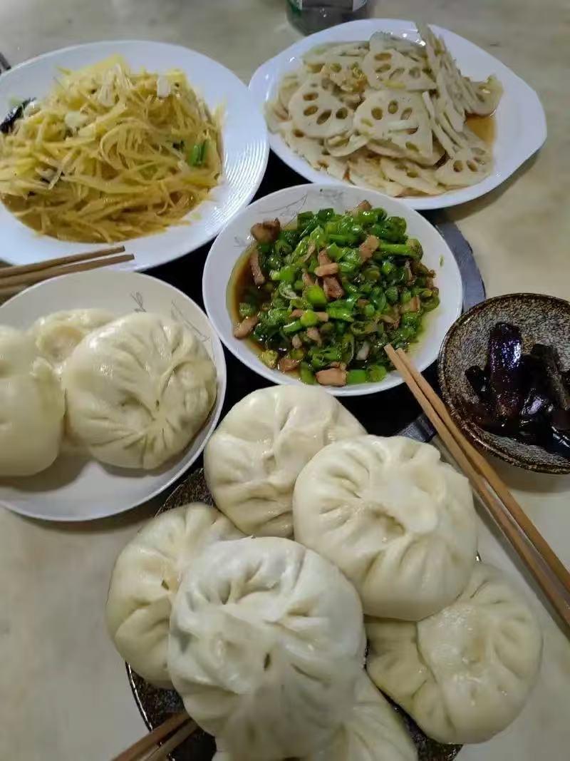 昨天真的没忍住，直接发火了。昨天儿媳说想吃韭菜包子，儿子又随口让我多加几个菜。