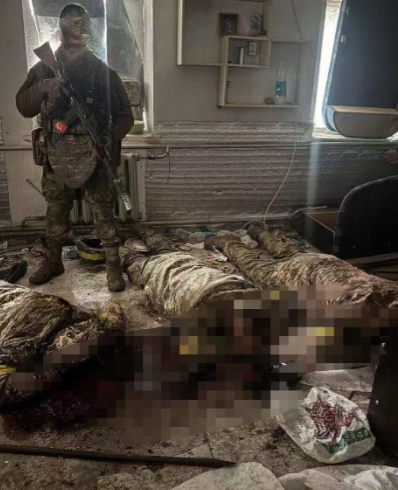 红军城乌军守军死不投降，俄军突击队打红眼了！俄军特种兵当场射杀了3名被俘的乌军士