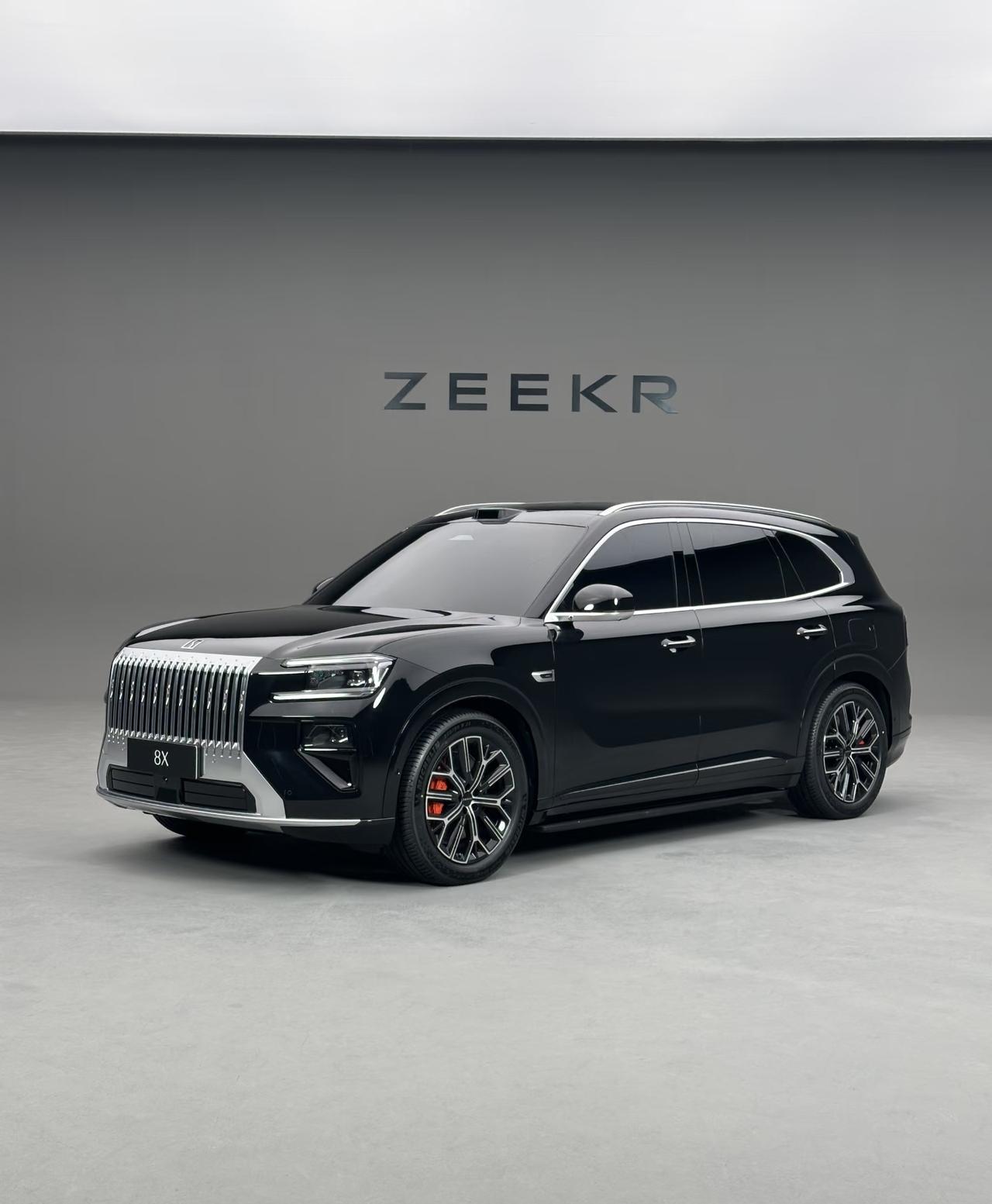 极氪8x实物图还是很帅的！这套前脸设计理念真的太成功了，极氪9x靠着这套