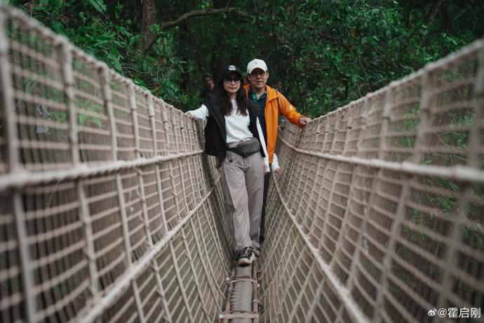 郭晶晶腰间这个东西好亮眼，丝毫不亚于当年的一元头绳！清明节期间，有网友在广西某