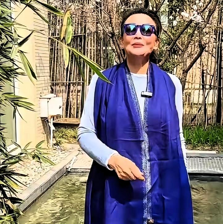 公司现在变了，大家都在想，这到底是怎么一回事。他们有一个大计划，电商要升级，不