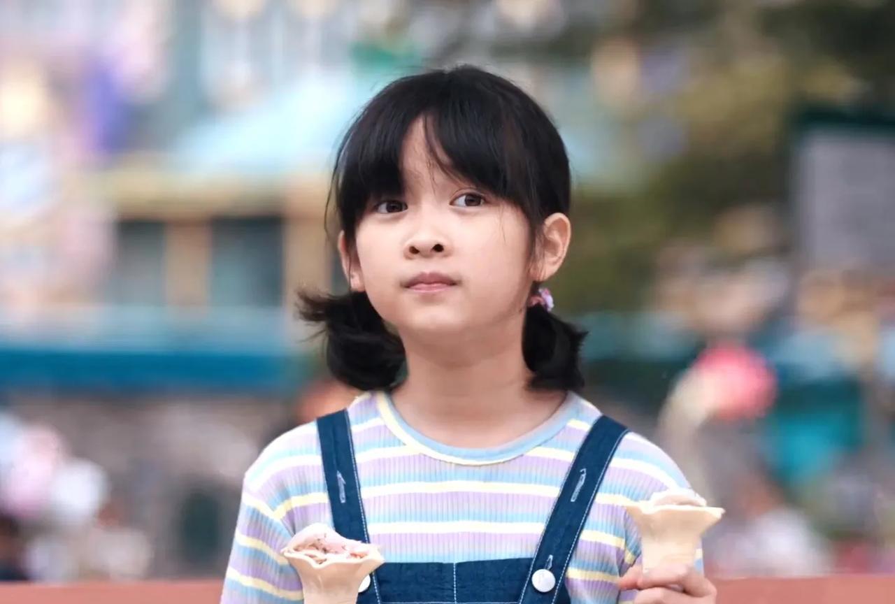 《利剑.玫瑰》:什么，邱洛洛竟然不见了…常锐带着邱洛洛去了游乐场玩，还买了冰淇