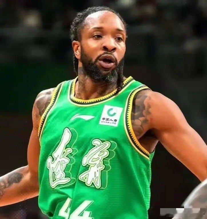 辽宁本钢77-81不敌北京控股，谁的责任最大……？首先，全队表现都不好，篮板球3