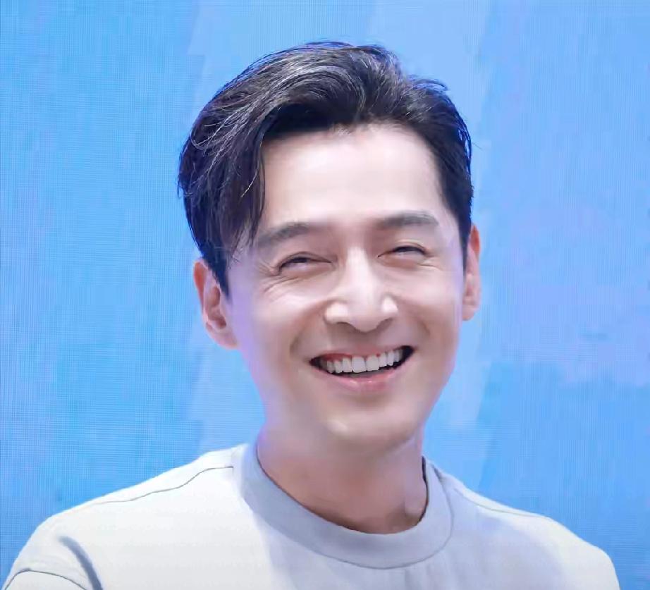 央视3次点名！胡歌零动态背后，藏着最顶流的清醒与温柔马年新春刚过