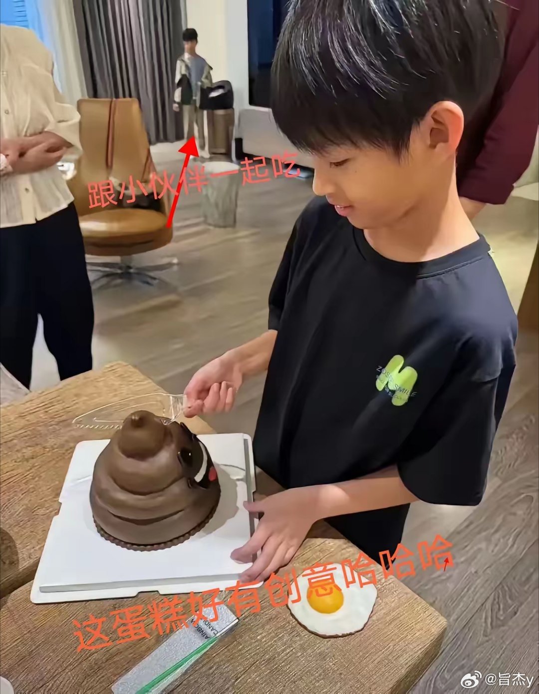 汪又双叒晒儿子了​这次有网友劝他别晒了他偏不，还是晒了！你说犟不犟？​这次照片一