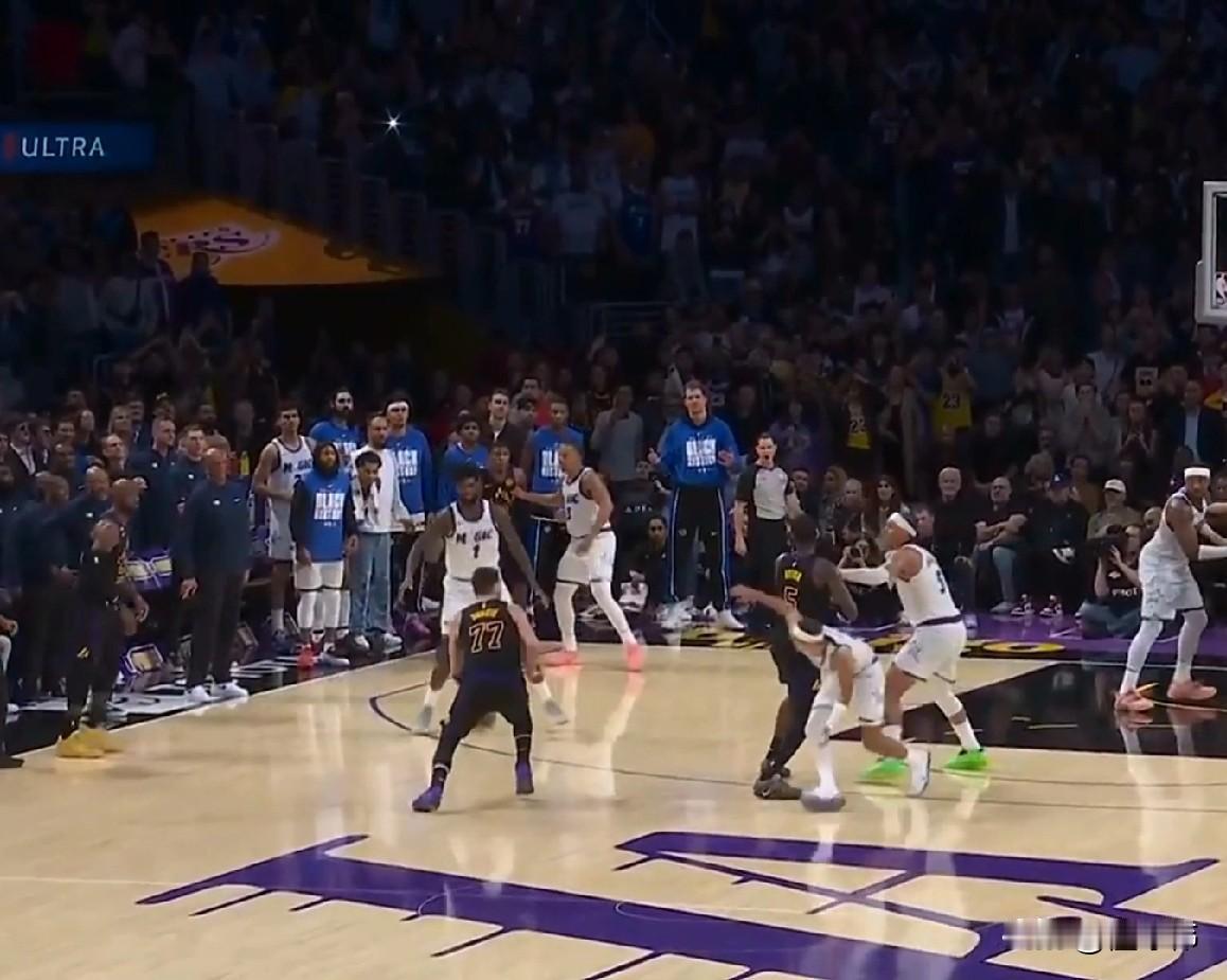 东契奇为什么不投？贝恩谈詹姆斯绝杀不中：“卢卡最后有空位投篮的机会。”“