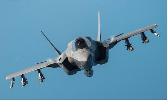 中国武器下一个需要实战检验的，很可能就是能不能击落美国的F-35隐身战机，眼下来