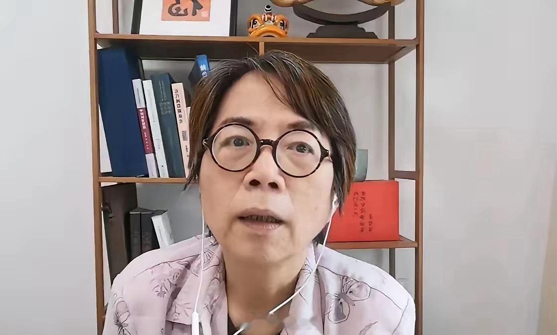 终于不装了！台湾媒体人黄智贤30日在节目中表示，“高市早苗非常有人格魅力，我觉得
