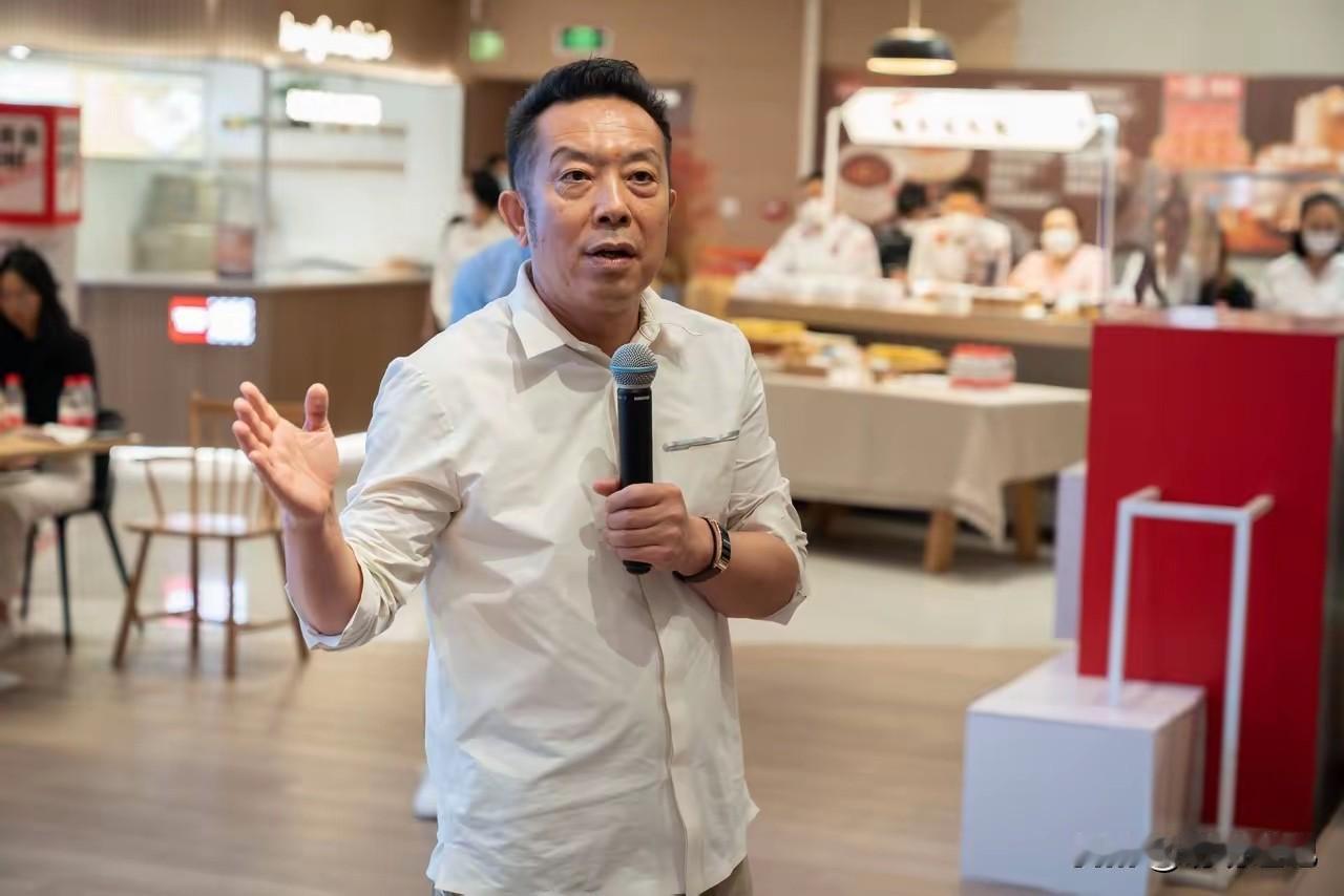 一家年营收62亿的中餐巨头，给离职员工打了一张欠条。补偿金分四次付，最晚到202