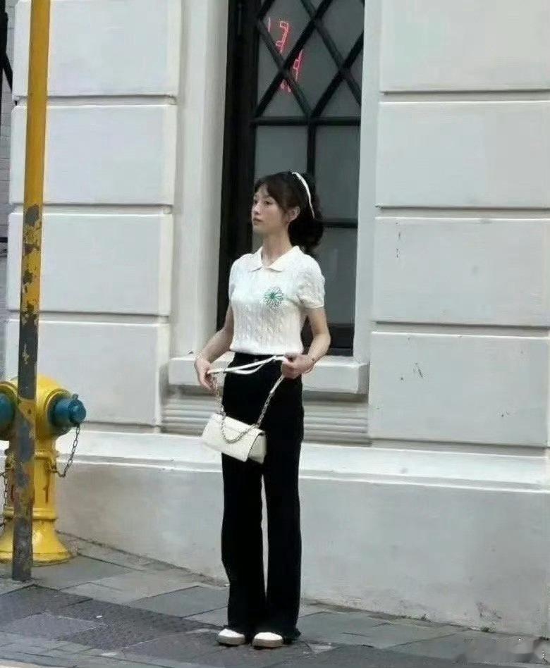 被娃娃脸的田曦薇给骗了，原来她这么高