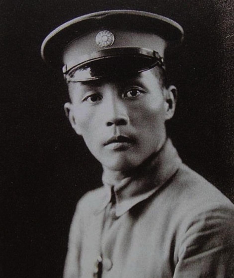 1938年，国军上将钱大钧，黑着脸走进军统湖北站，二话不说，掏出手枪，当场击毙了