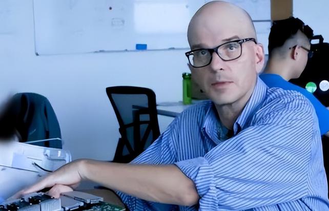 “美国不需要你，有本事你去中国啊！”2016年，一名美国专家被军方排挤，他一气之