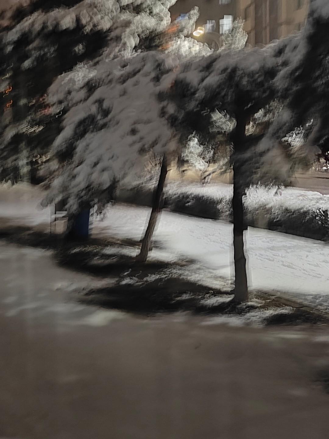 这个话题很适合做健康养生类内容1. 冬日生活打卡季天冷更要护好关节！注意