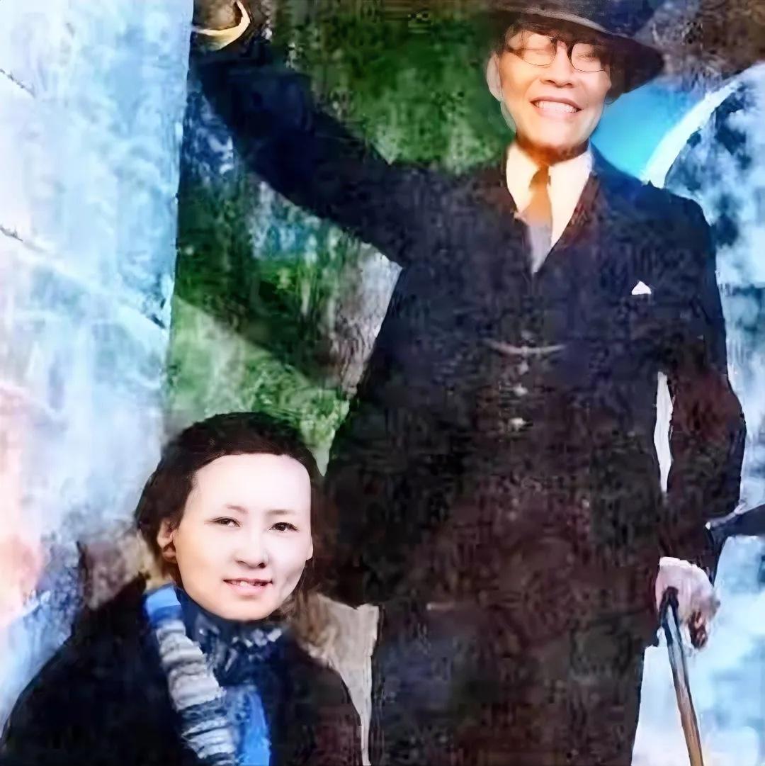 30年代时，林徽因与挚友金岳霖的一张留影，说来也巧，金岳霖当时在英国读书时与徐志
