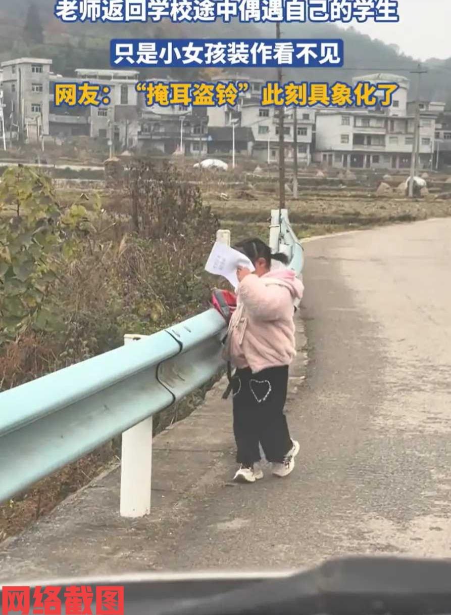 贵州有老师开车返校时。这路上看到自己的学生。老师还是非常高兴，忙出言打招