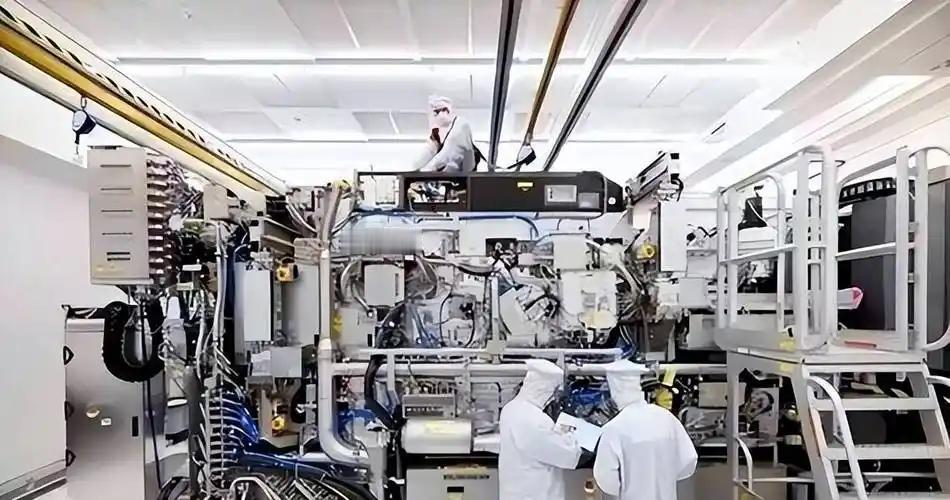 荷兰对华光刻机卡脖子反被稀土锁喉！ASML连夜发货上演生死时速