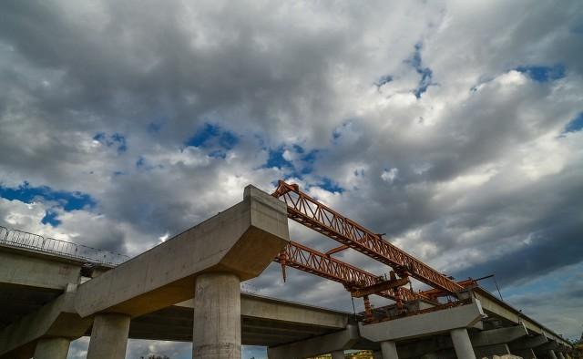 2026年3月，湖北省重点交通工程咸宁至崇阳高速公路项目迎来关键建设节点，项目土